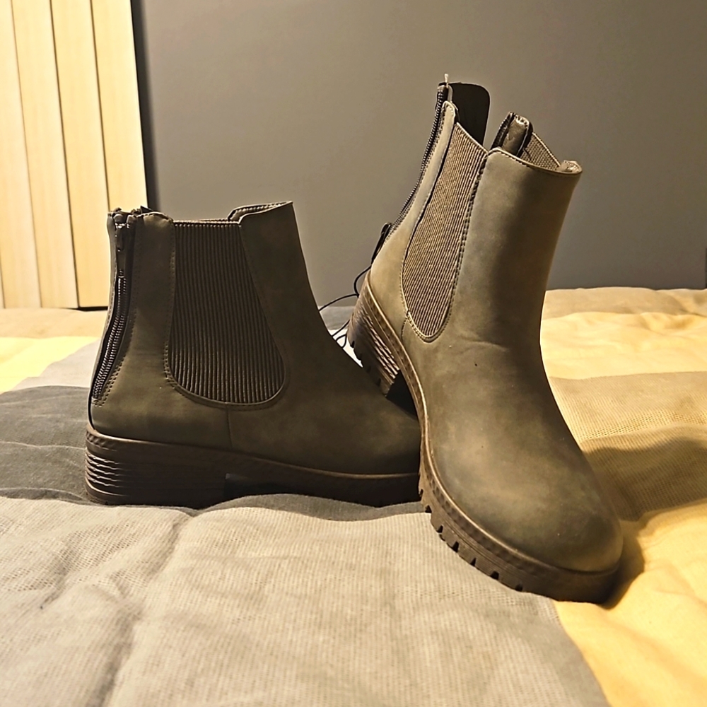 Chelsea boots